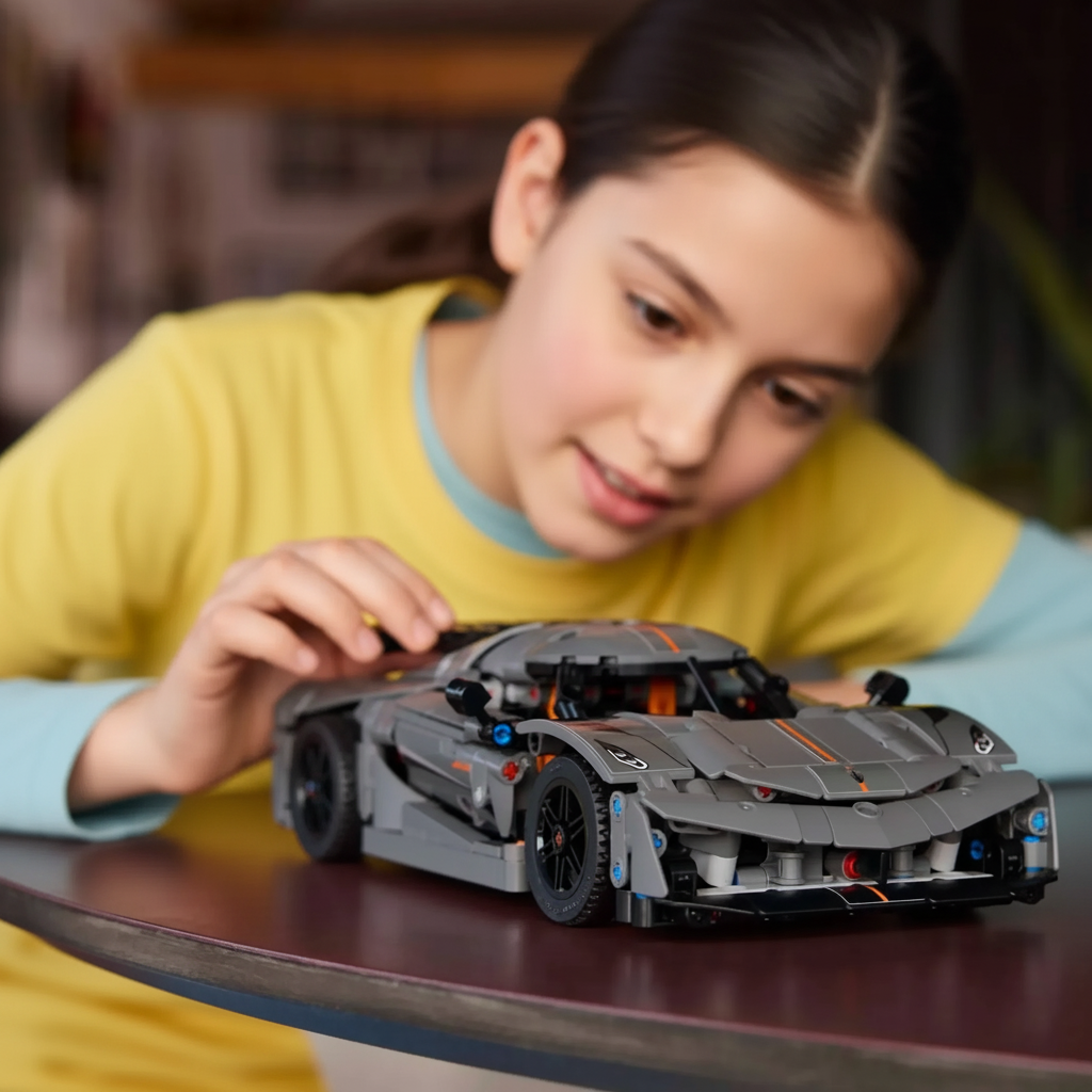 Hypercar Koenigsegg Jesko (801 pçs)