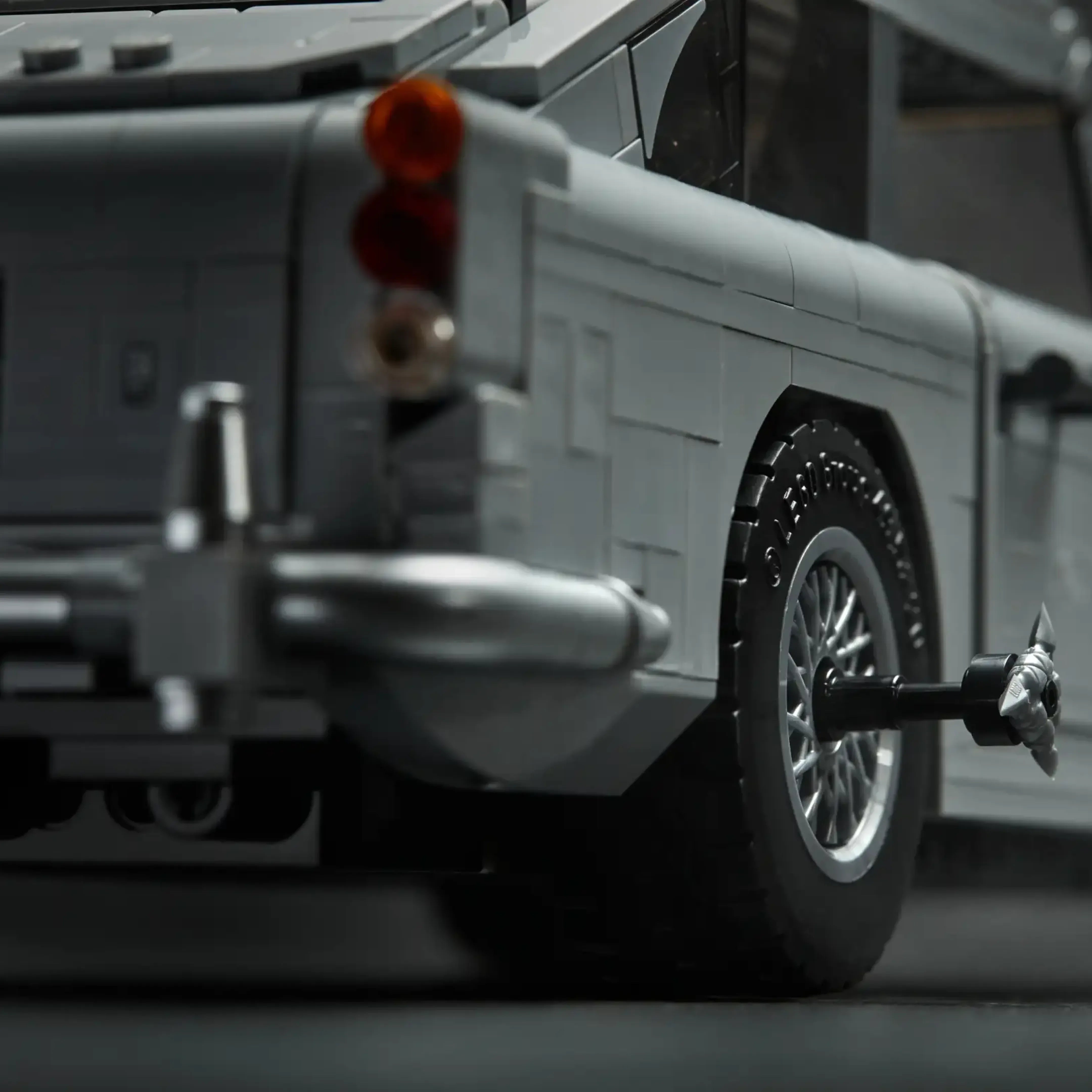 Aston Martin DB5 do James Bond "007" (1295 peças)